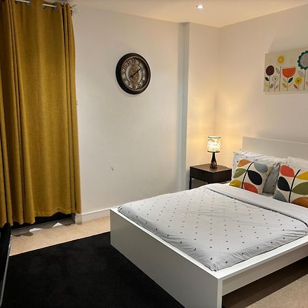 Modern En-Suite Room And Self Catering In London Exterior photo